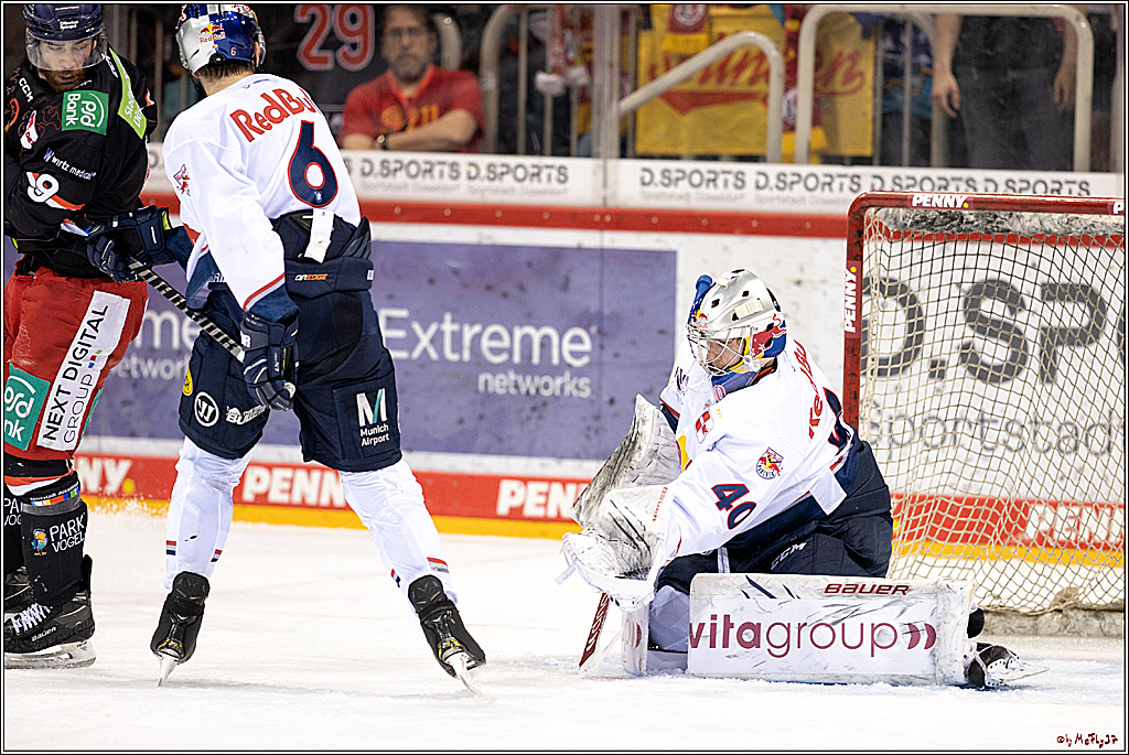PENNY DEL Viertelfinale 4. Spiel; Duesseldorfer EG - Red Bull Muenchen; Duesseldorf, 16.04.2022